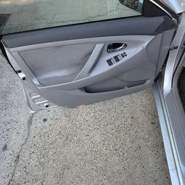 Classic Silver Metallic 2011 Toyota Camry LE