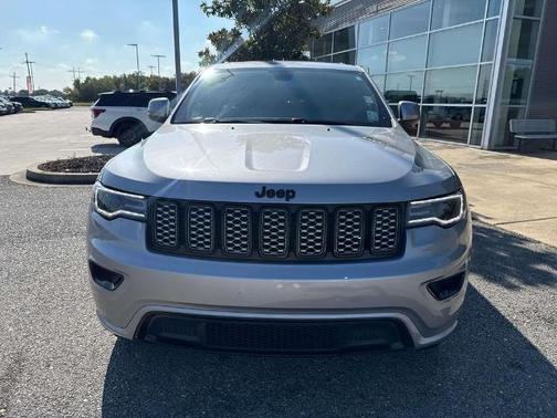 2020 Jeep Grand Cherokee LAREDO