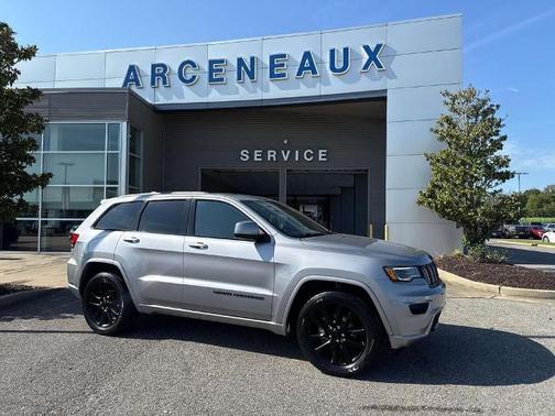 2020 Jeep Grand Cherokee LAREDO