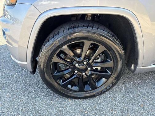 2020 Jeep Grand Cherokee LAREDO