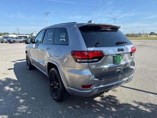 2020 Jeep Grand Cherokee LAREDO