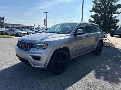 2020 Jeep Grand Cherokee LAREDO