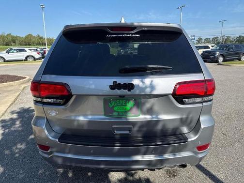 2020 Jeep Grand Cherokee LAREDO