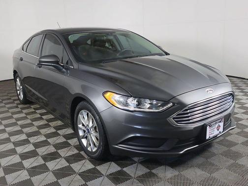 Photo 2 of 34 of 2017 Ford Fusion SE
