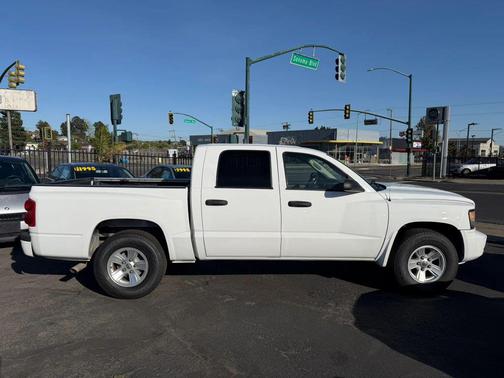 White 2008 Dodge Dakota SLT