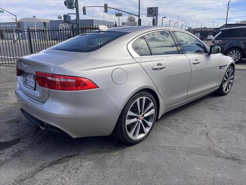 2017 Jaguar XE 25t Prestige