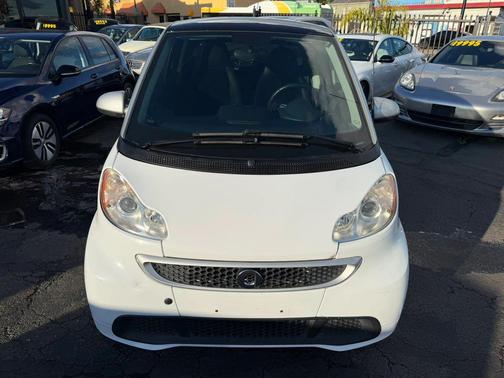 White 2013 smart ForTwo Pure Hatchback Coupe 2D