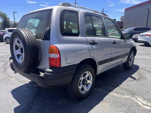 2001 Chevrolet Tracker Hard Top Base