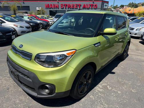 Green 2017 Kia Soul Base