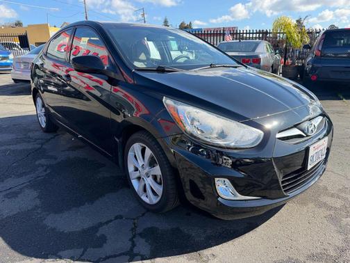 2012 Hyundai Accent SE