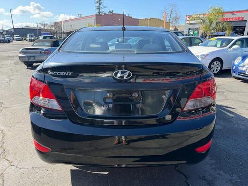 2012 Hyundai Accent SE