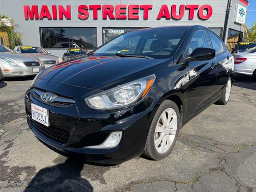 2012 Hyundai Accent SE