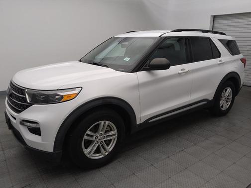 White 2020 Ford Explorer XLT