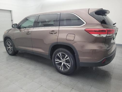 2019 Toyota Highlander LE