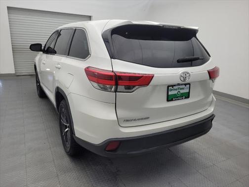2019 Toyota Highlander LE