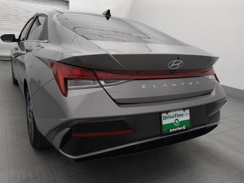 Fluid Metal 2024 Hyundai ELANTRA SEL