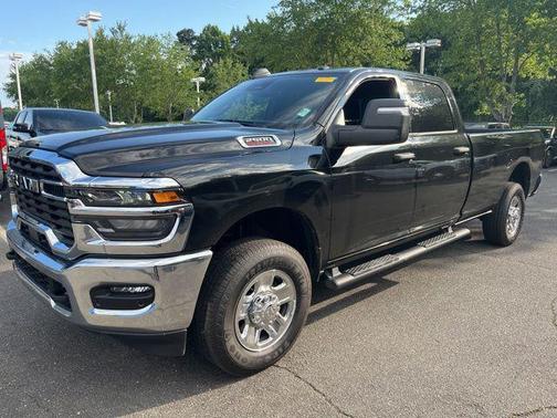 Diamond Black Crystal Pearlcoat 2025 RAM 2500 Tradesman Crew Cab 4x4 8' Box