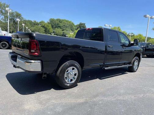 Diamond Black Crystal Pearlcoat 2025 RAM 2500 Tradesman Crew Cab 4x4 8' Box