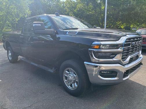 Diamond Black Crystal Pearlcoat 2025 RAM 2500 Tradesman Crew Cab 4x4 8' Box