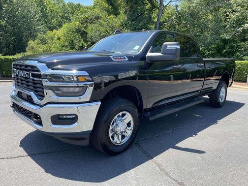 Diamond Black Crystal Pearlcoat 2025 RAM 2500 Tradesman Crew Cab 4x4 8' Box