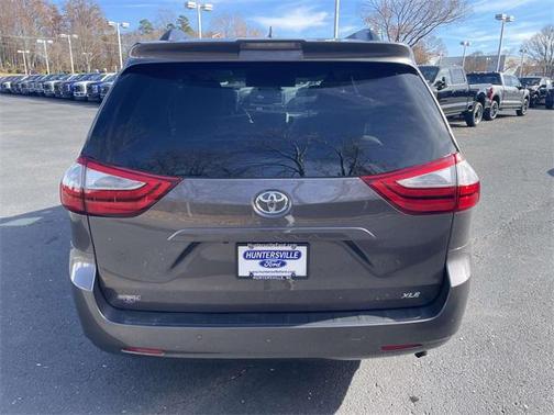 2018 Toyota Sienna XLE Premium