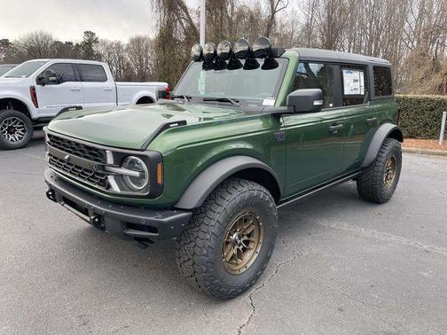 Eruption Green Metallic 2025 Ford Bronco Badlands