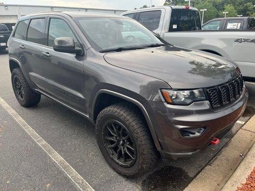 Granite Crystal Metallic Clearcoat 2017 Jeep Grand Cherokee Altitude