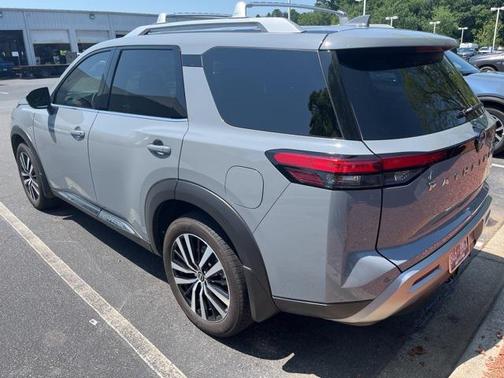 2024 Nissan Pathfinder Platinum 4WD