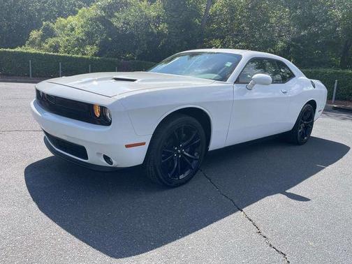 White Knuckle Clearcoat 2018 Dodge Challenger SXT