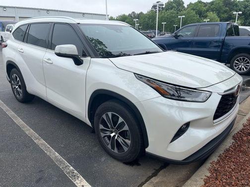 Blizzard Pearl 2021 Toyota Highlander XLE