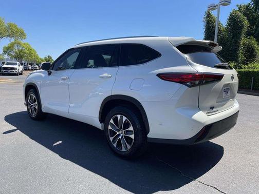 Blizzard Pearl 2021 Toyota Highlander XLE