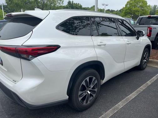 Blizzard Pearl 2021 Toyota Highlander XLE