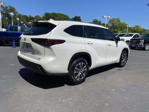 Blizzard Pearl 2021 Toyota Highlander XLE