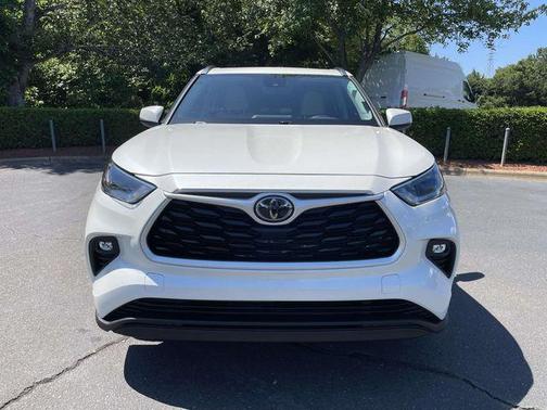 Blizzard Pearl 2021 Toyota Highlander XLE