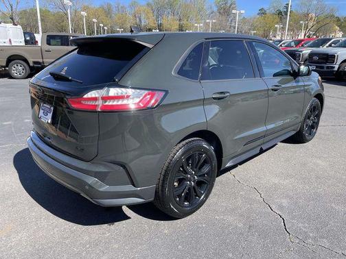 2022 Ford Edge SE