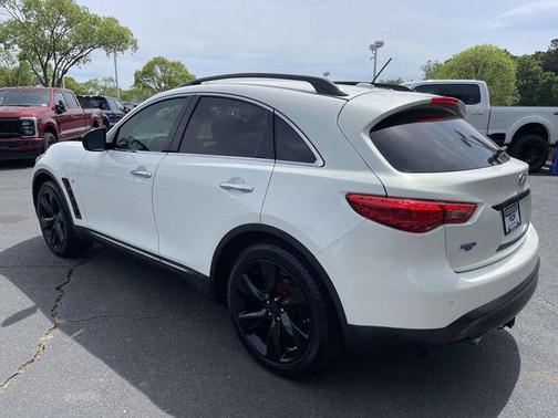 2016 INFINITI QX70 Base