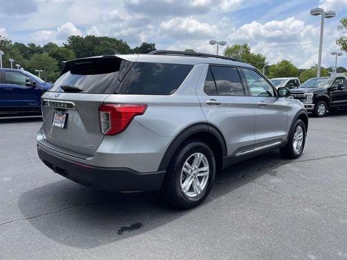 Iconic Silver Metallic 2021 Ford Explorer XLT