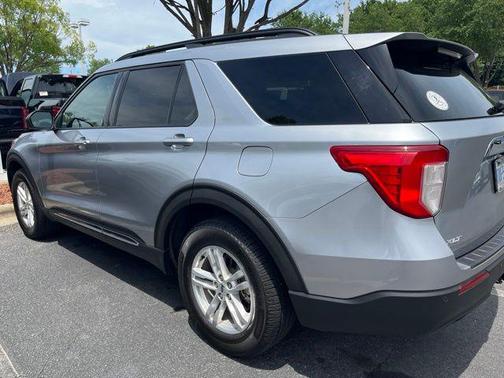 Iconic Silver Metallic 2021 Ford Explorer XLT