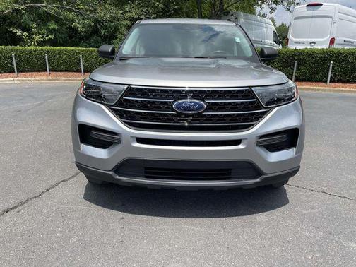 Iconic Silver Metallic 2021 Ford Explorer XLT
