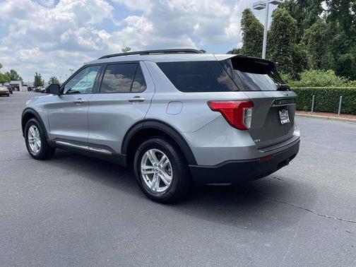 Iconic Silver Metallic 2021 Ford Explorer XLT