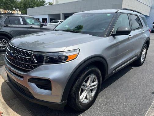 Iconic Silver Metallic 2021 Ford Explorer XLT