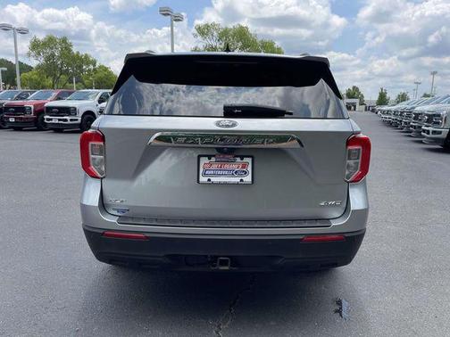 Iconic Silver Metallic 2021 Ford Explorer XLT