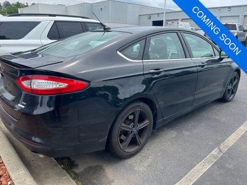 Black 2016 Ford Fusion SE