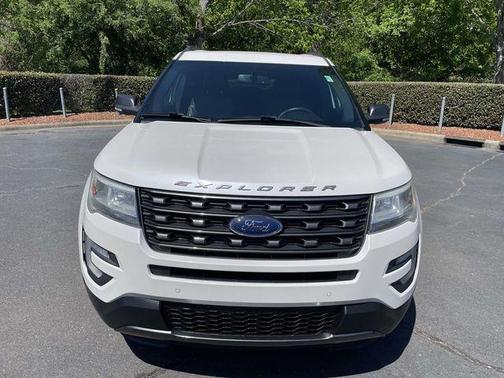 White Platinum Metallic Tri-Coat 2017 Ford Explorer XLT