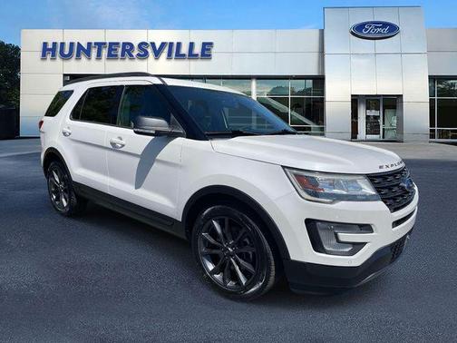White Platinum Metallic Tri-Coat 2017 Ford Explorer XLT
