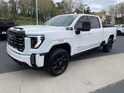 Summit White 2024 GMC Sierra 2500 AT4