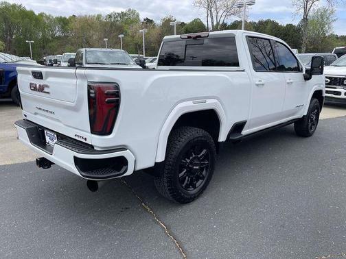 Summit White 2024 GMC Sierra 2500 AT4