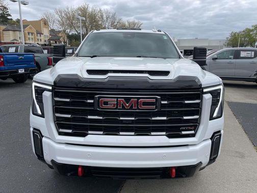 Summit White 2024 GMC Sierra 2500 AT4