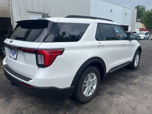 Star White Metallic Tri-Coat 2025 Ford Explorer Active