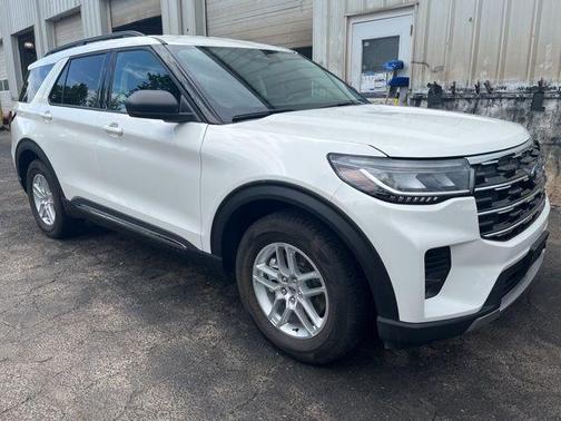 Star White Metallic Tri-Coat 2025 Ford Explorer Active
